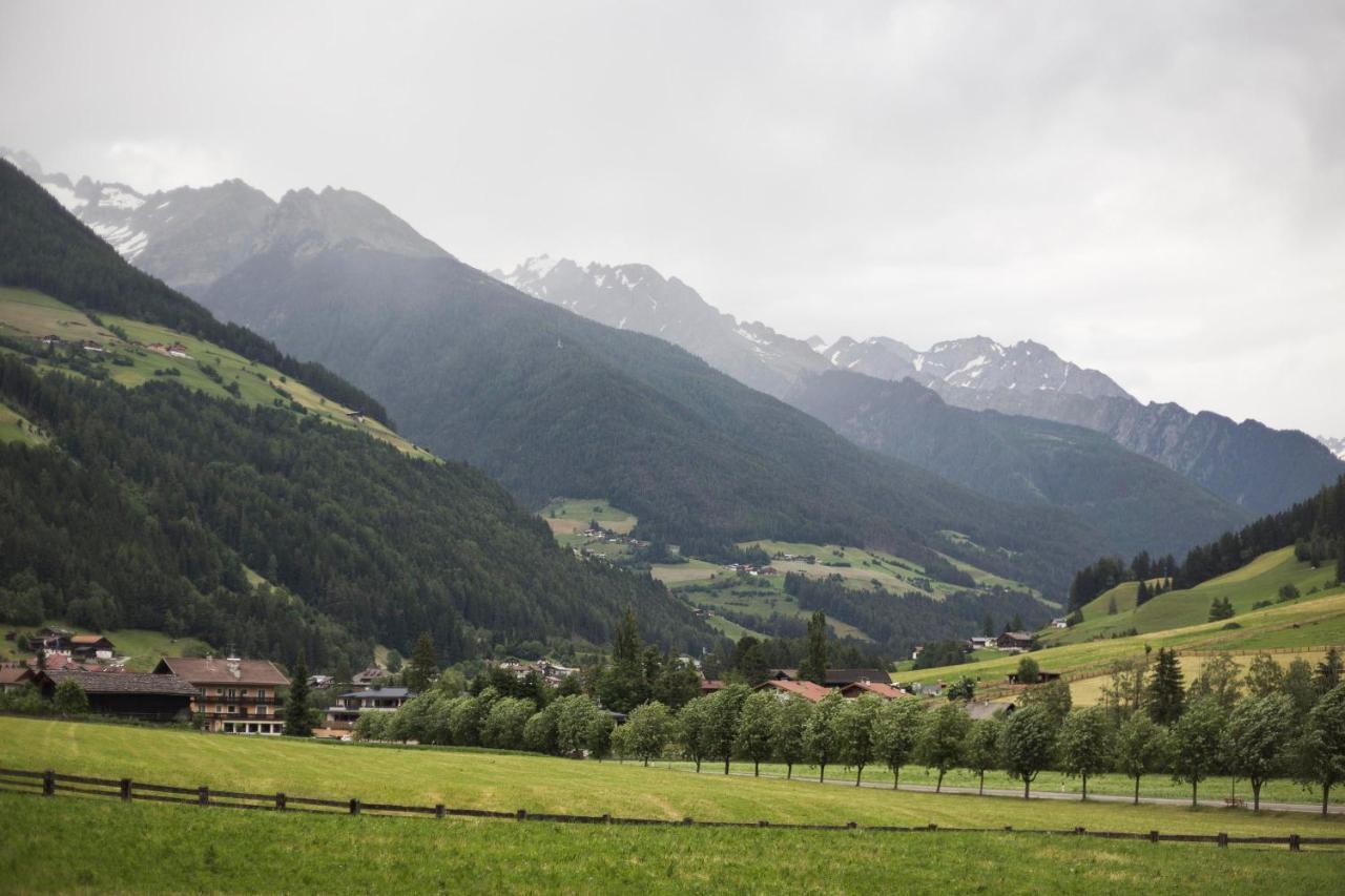 Zum Sonnentor App Larix Lägenhet Lutago Exteriör bild